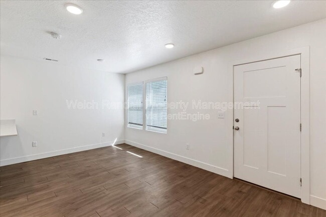 Photo - 1173 Shady Brook Ln S
