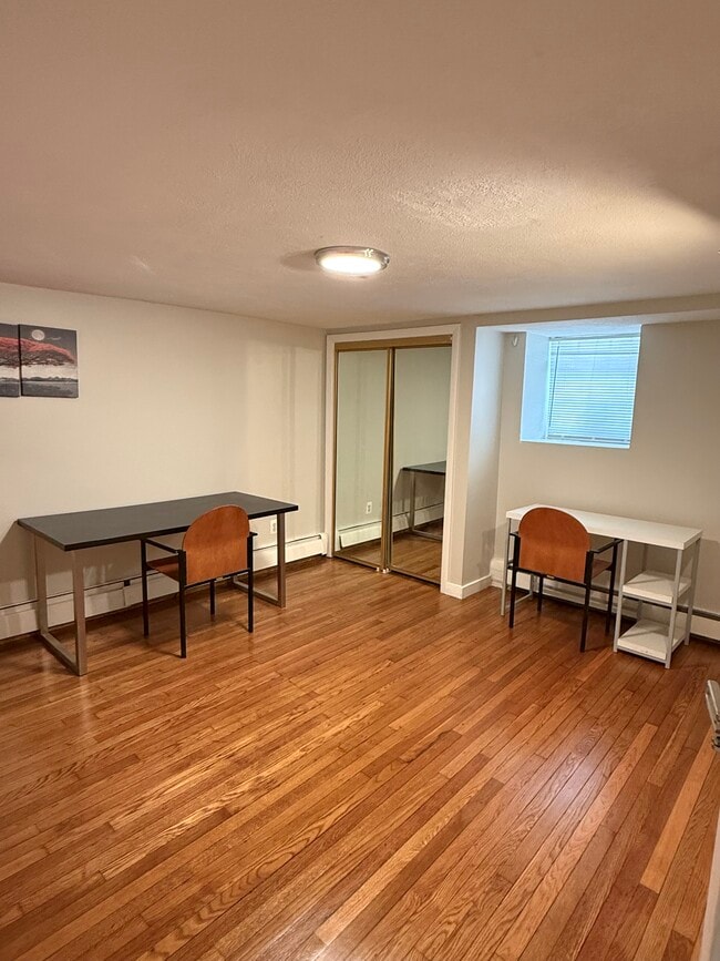 Building Photo - 84 Thorndike St Unit B
