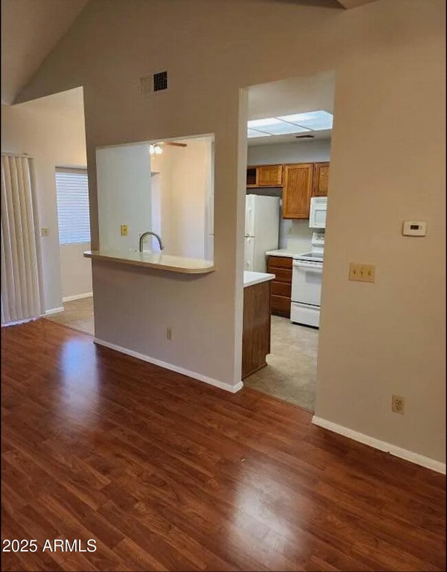 Building Photo - 930 N Mesa Dr Rental