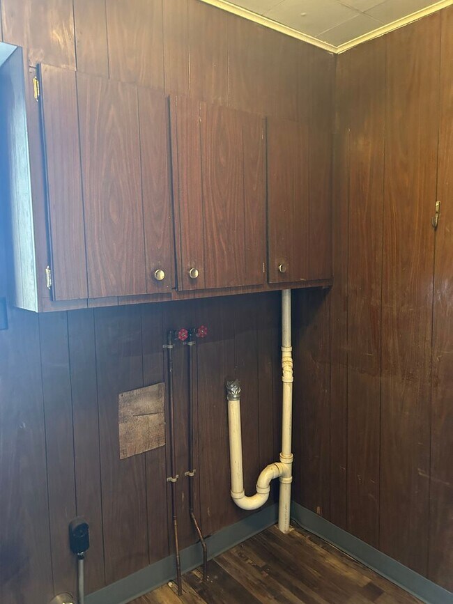 Photo - 853 S Main St