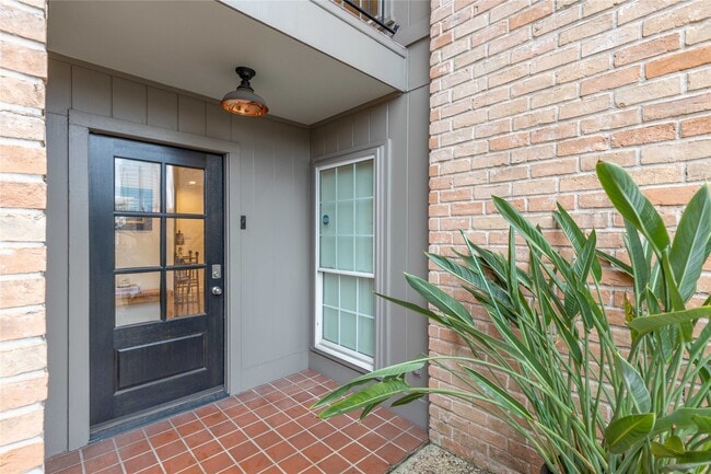 Photo - 3139 Bissonnet St