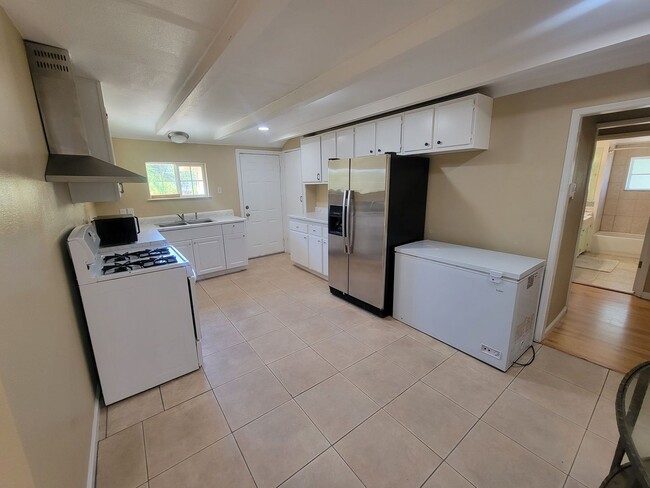 Photo - 1528 Los Robles Blvd