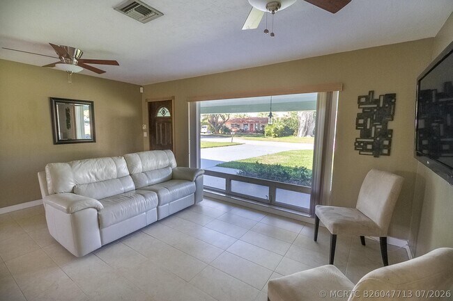 116 NW 8th St