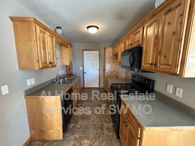 Photo - 2600 W Garton Rd