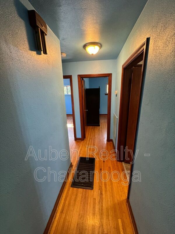 Photo - 1501 Akins Dr