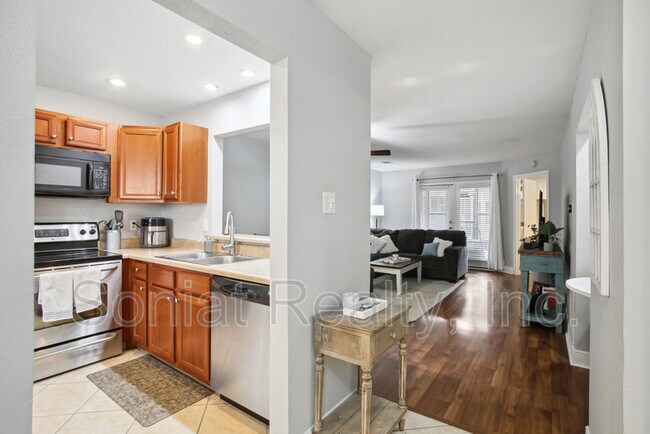 Photo - 49 Avant Garde Cir