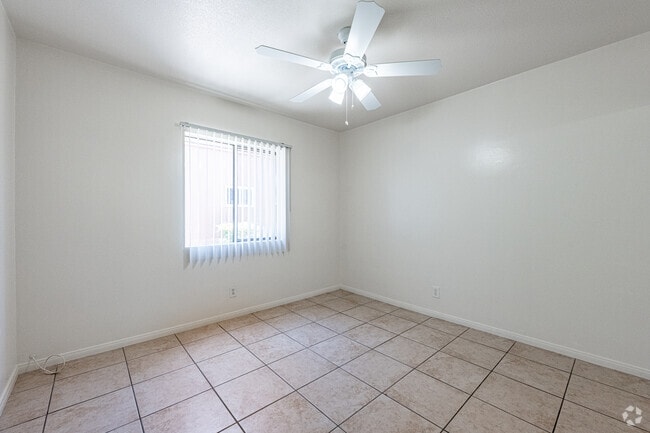 1 habitación, 1 baño - 700 pies cuadrados - Dormitorio - Ramhurst Property