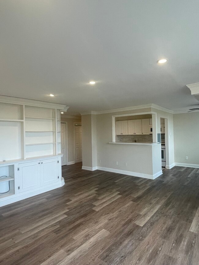 Photo - Parliament House Apts