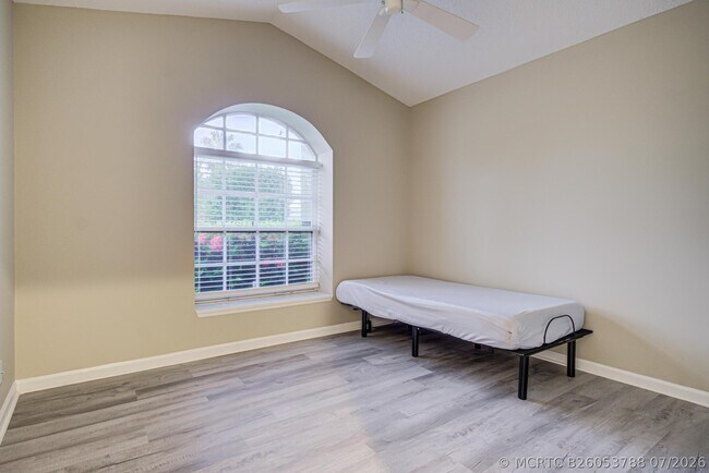 Photo - 7620 Stirling Bridge Blvd N