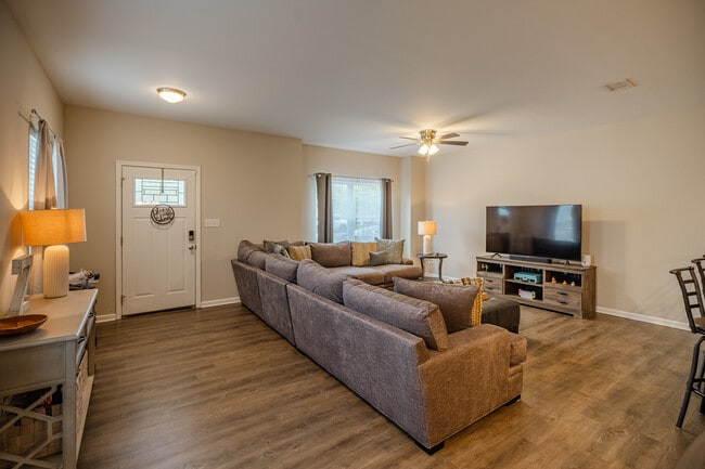 Photo - 115 Governors Blvd