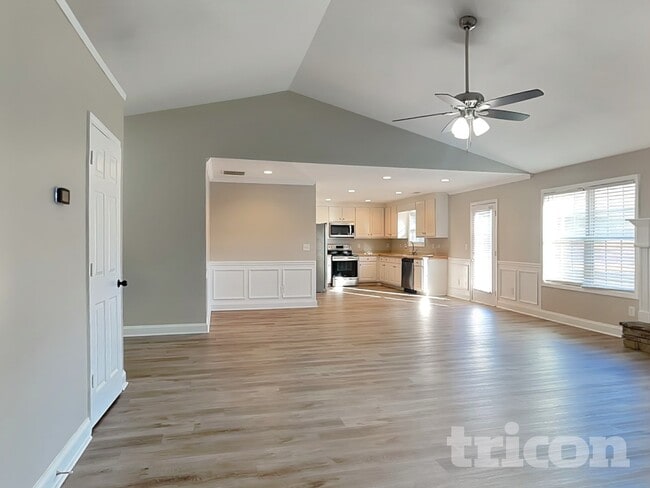 Photo - 1916 Roxey Ln