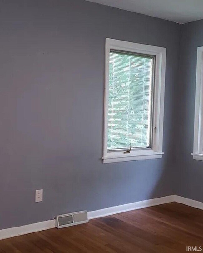 Photo - 117 N Hillsdale Dr