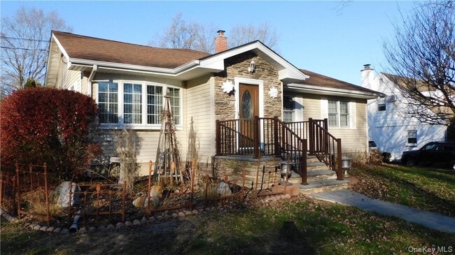 Photo - 10 S Nauraushaun Rd