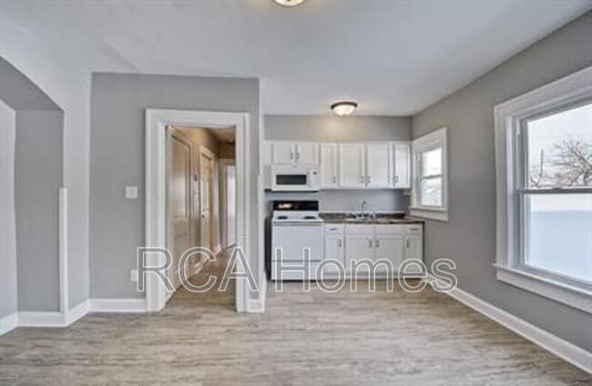 Building Photo - 412 N Bradley Ave Unit 3 Rental