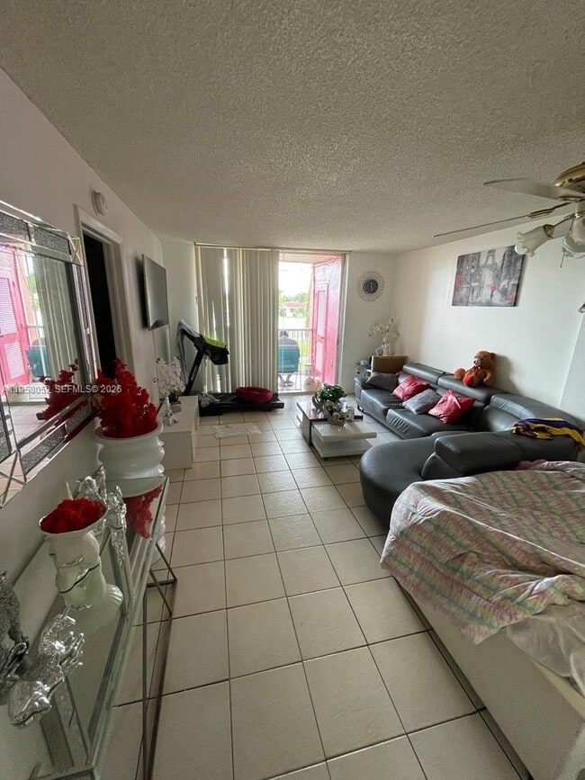 Photo - 19781 SW 114th Ave Unidad 243