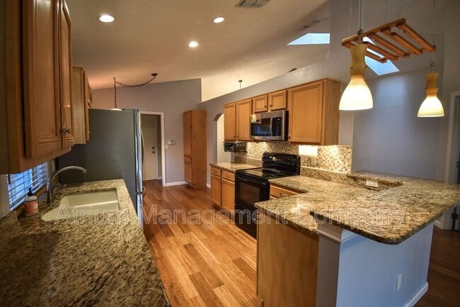 Photo - 105 N Weathersfield Ave