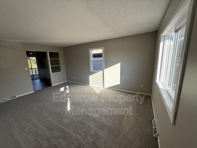 Photo - 3543 Wedgewood Dr SW