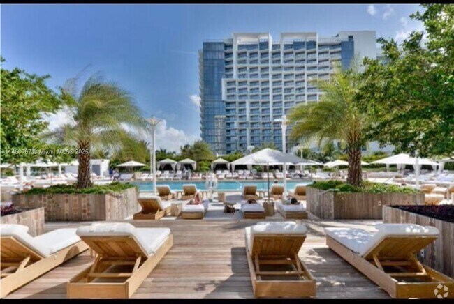 Building Photo - 2301 Collins Ave Unit 1121 Rental