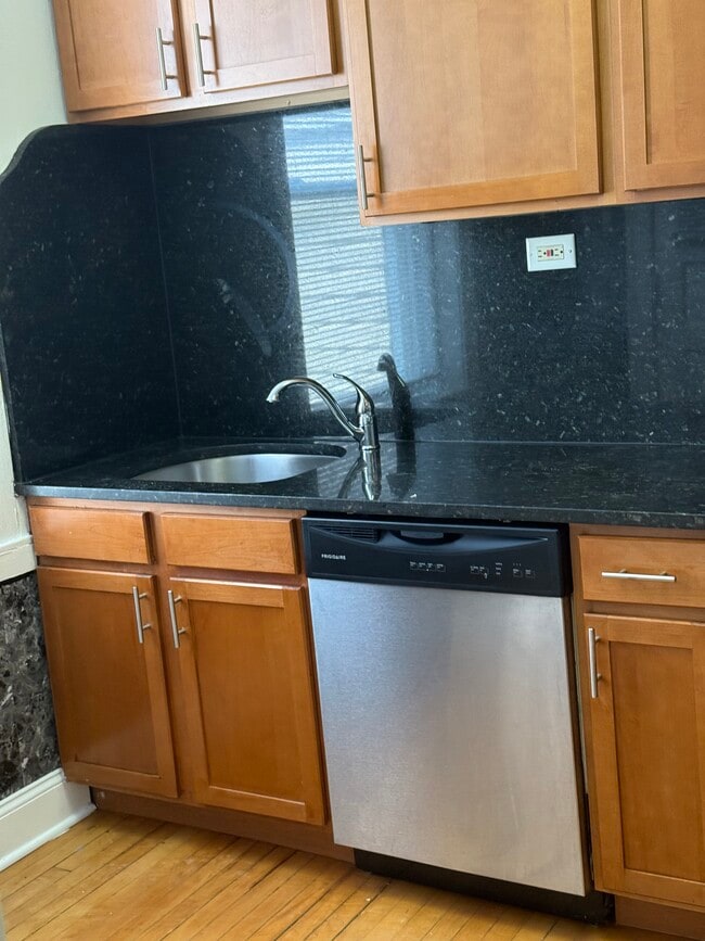 Building Photo - 3847 N Linder Ave Unit 1s Rental