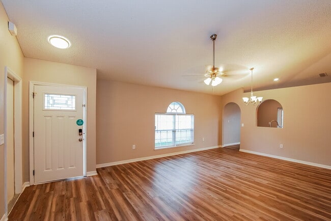 Photo - 1818 Jake Ln