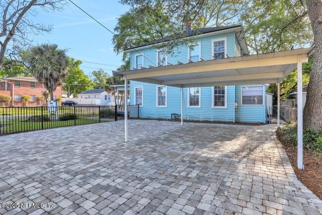 Photo - 1104 Lasalle St