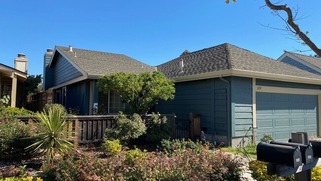 Photo - 228 Puddingstone Rd