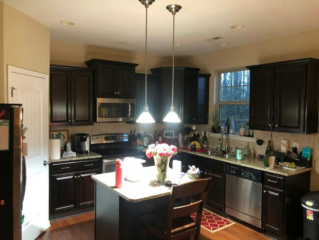 Photo - 318 River Oak St