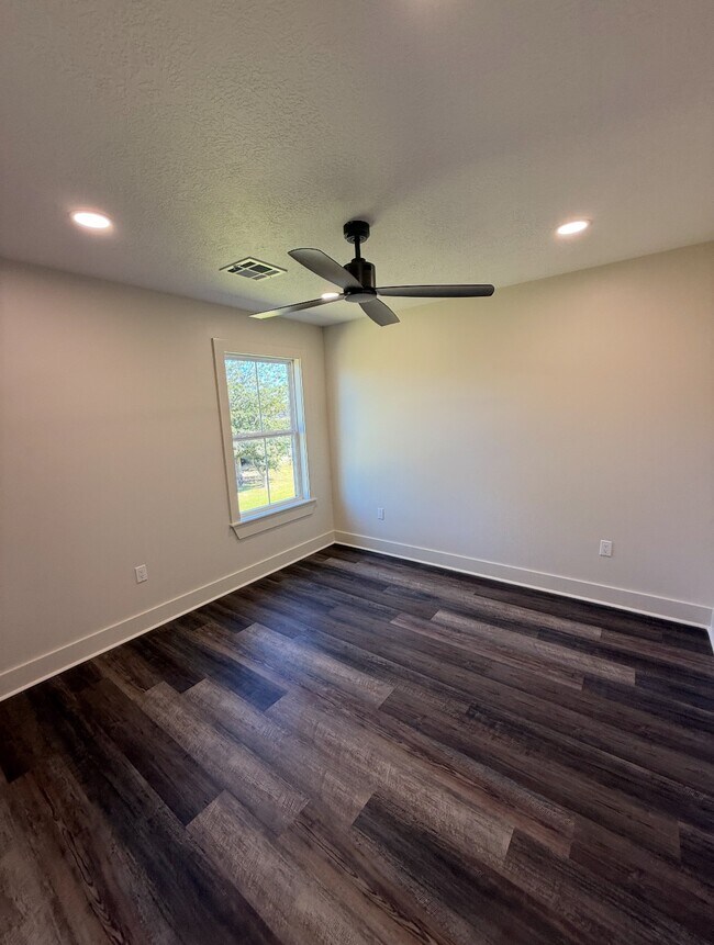 Photo - 221 W Sallier St