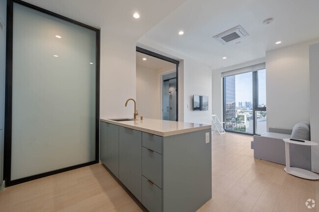 Building Photo - 6401 Wilshire Blvd Rental