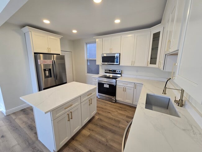 Photo - 762 E Station St