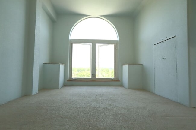 Spacious upper 3-bedroom unit with 2 full ... - Spacious upper 3-bedroom unit with 2 full ... House