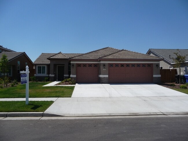 Photo - 1407 W Burgundy Ct House
