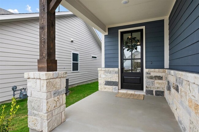 Photo - 283 Ranier Wy