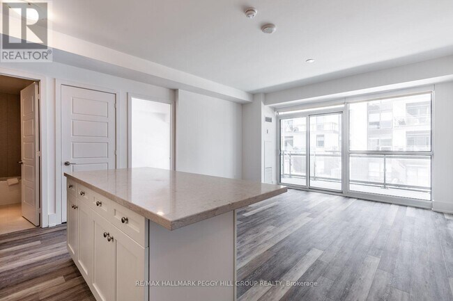 Photo - 271 Sea Ray Ave Unité B209