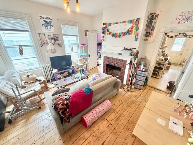 Building Photo - 3 Bedroom Apartment in Burlington VT Available 6/5-6/15! Unit 1