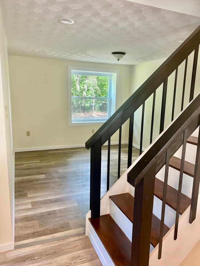 Photo - 408 Sweet Valley Rd