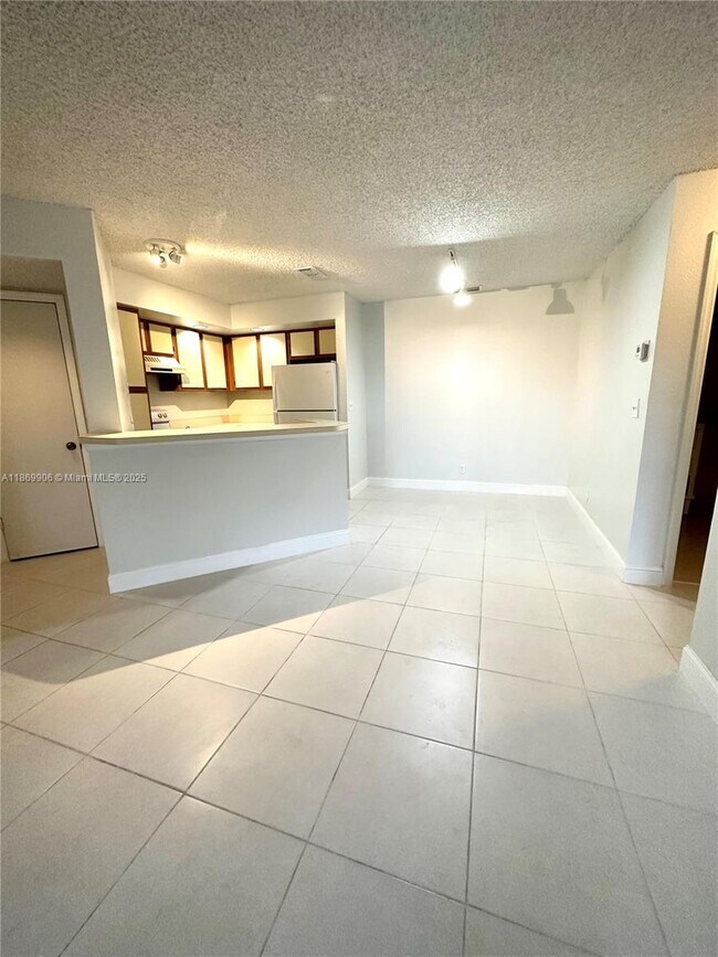 Building Photo - 3390 Pinewalk Dr N Unit 1024 Rental