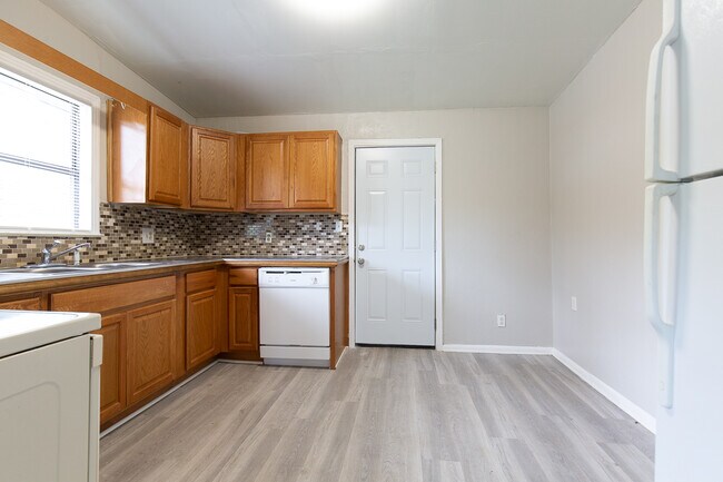 Kitchen facing carport door - 1513 Atkamire Dr Unit Apt A