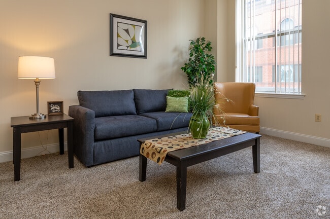 1BR, 1BA 827 SF