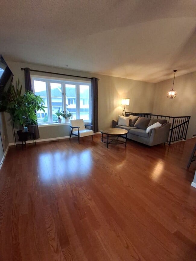 Building Photo - Do not miss out on this stunning Apply Val...
