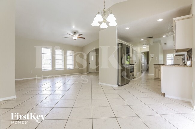 Photo - 820 Springview Ave NW