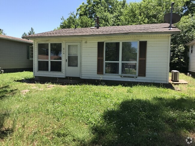 Building Photo - 816 W Howell St Rental
