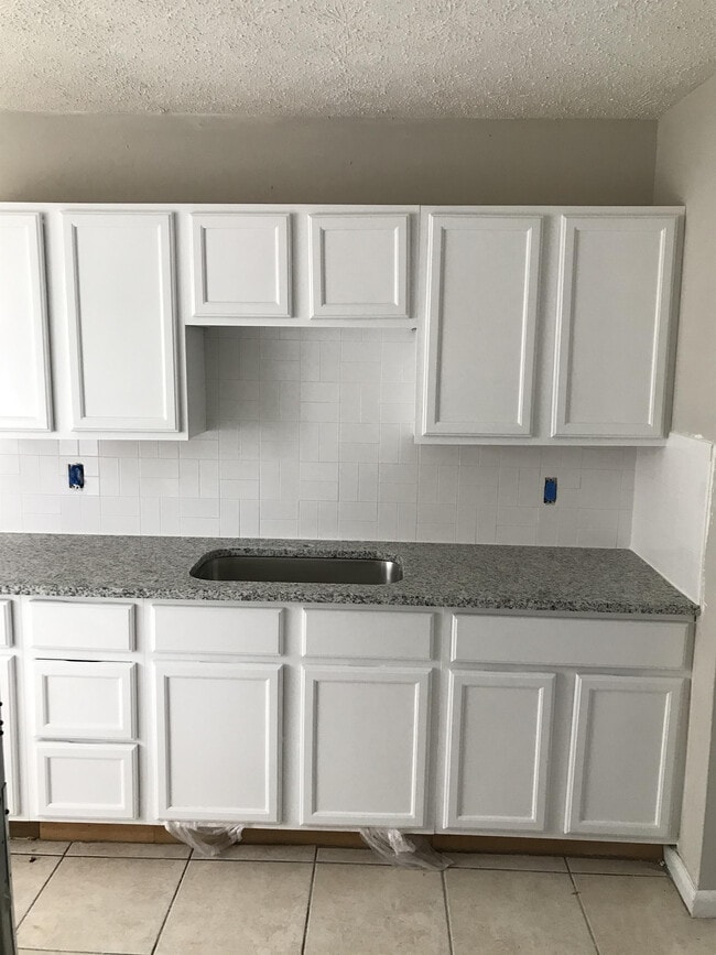 Photo - 2524 Red Robin Dr E