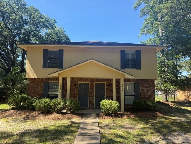 Building Photo - 1905 Elkhorn Ln Unit #B