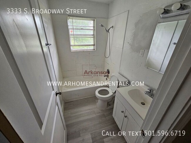 Photo - 3333 Broadway St