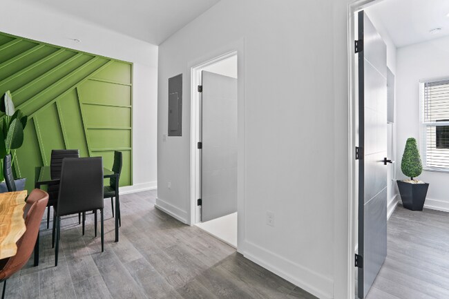 Photo - 935 S Howard Ave Unit 12