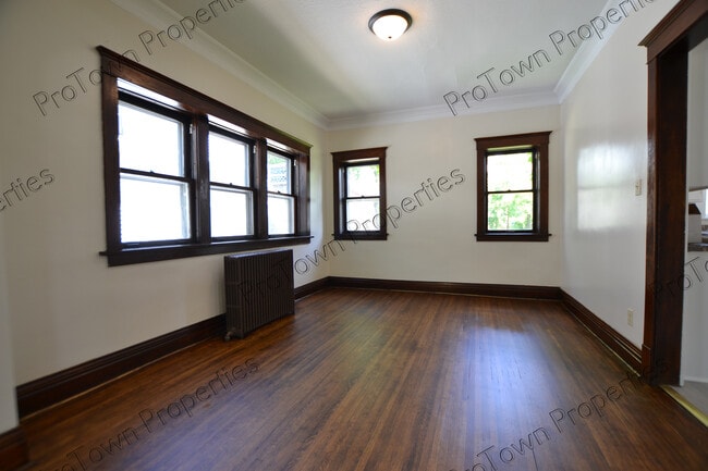 Photo - 208 N Hickory St