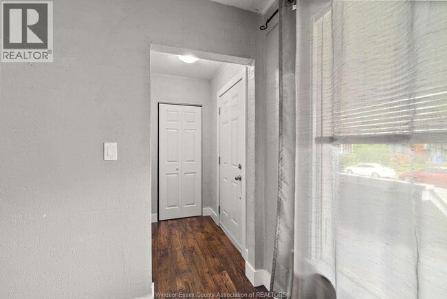 Photo - 541 Moy Ave