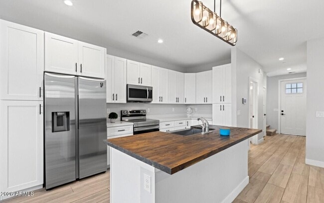 Building Photo - 2601 N 27th St