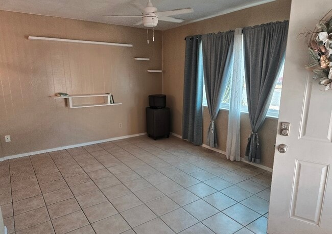 Photo - 920 W 40th St